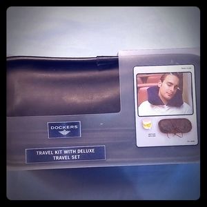 Dockers Deluxe Men's Travel Kit